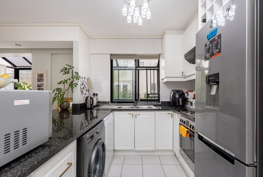 To Let 2 Bedroom Property for Rent in Sea Point Western Cape